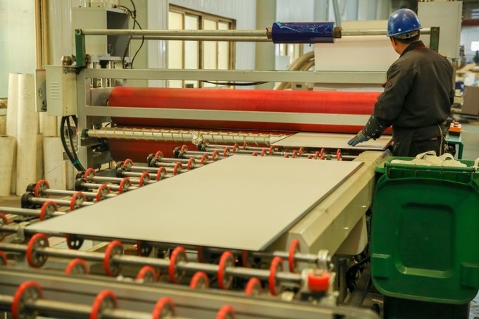 Qingdao Shinerising Glass Co., Ltd linha de produção da fábrica
