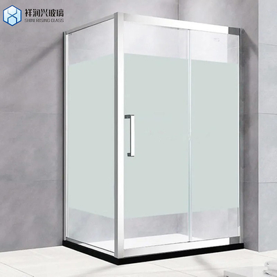 Porta de banheiro de vidro laminado sem enquadramento com camadas laminadas e técnica de painel de chuveiro
