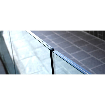 Vidro laminado decorativo de interiores com camada intermédia de malha de arame e vidro temperado