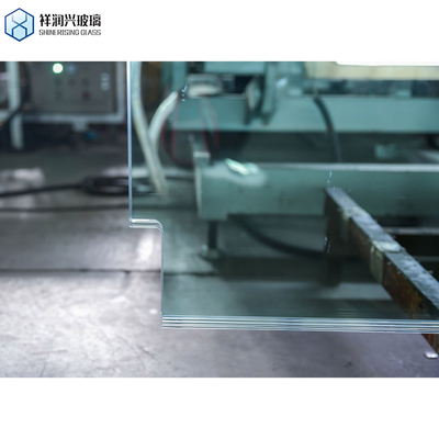Design de terraço moderno com barrancos de varanda de vidro laminado e aço inoxidável polaco