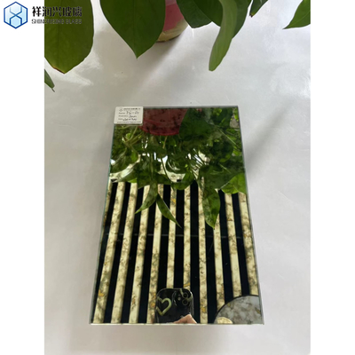 Técnica Chapa de vidro laminada para espelhos decorativos em prata de banheiro antigo