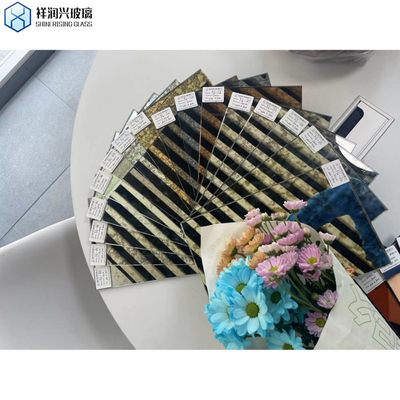 Técnica Chapa de vidro laminada para espelhos decorativos em prata de banheiro antigo