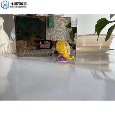 Técnica Chapa de vidro laminada para espelhos decorativos em prata de banheiro antigo