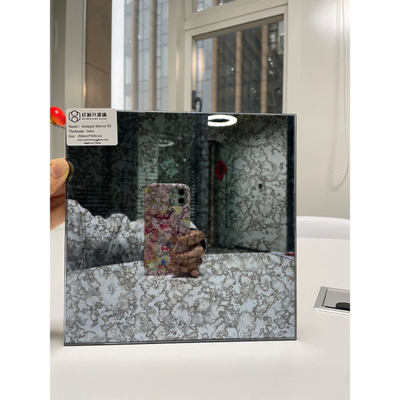 Espelho decorativo de estilo antigo com moldura de vidro a preços acessíveis