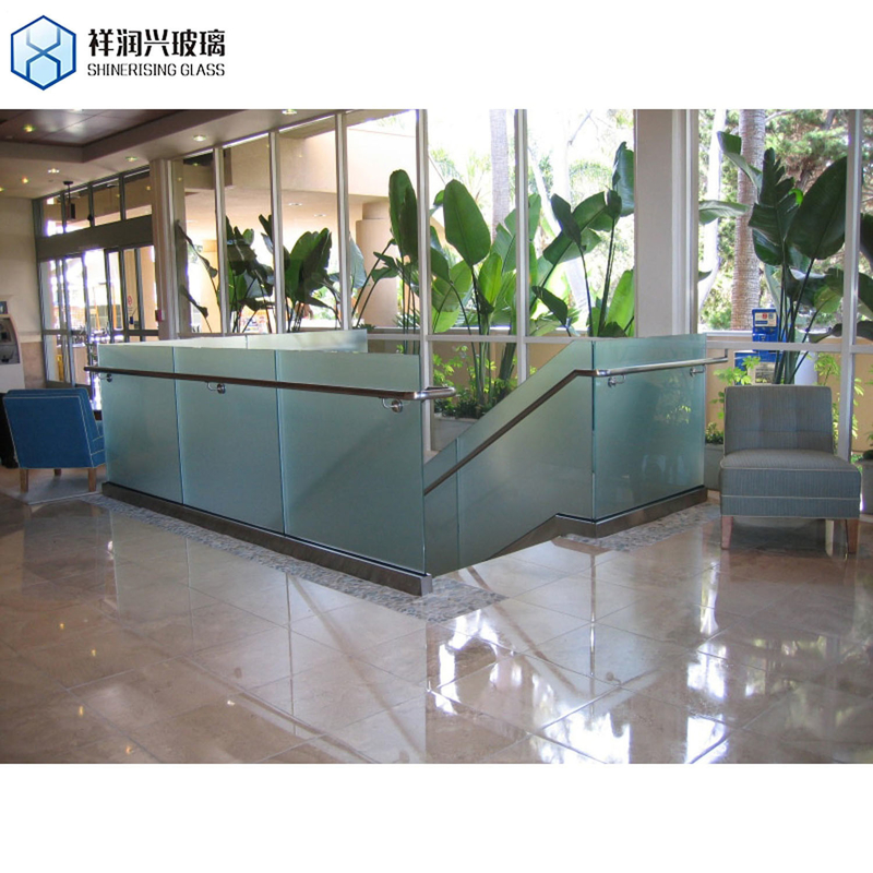 Painéis de vidro temperado de borda cortada a laser personalizados para arquitetura Padrão GB15763.2-2005